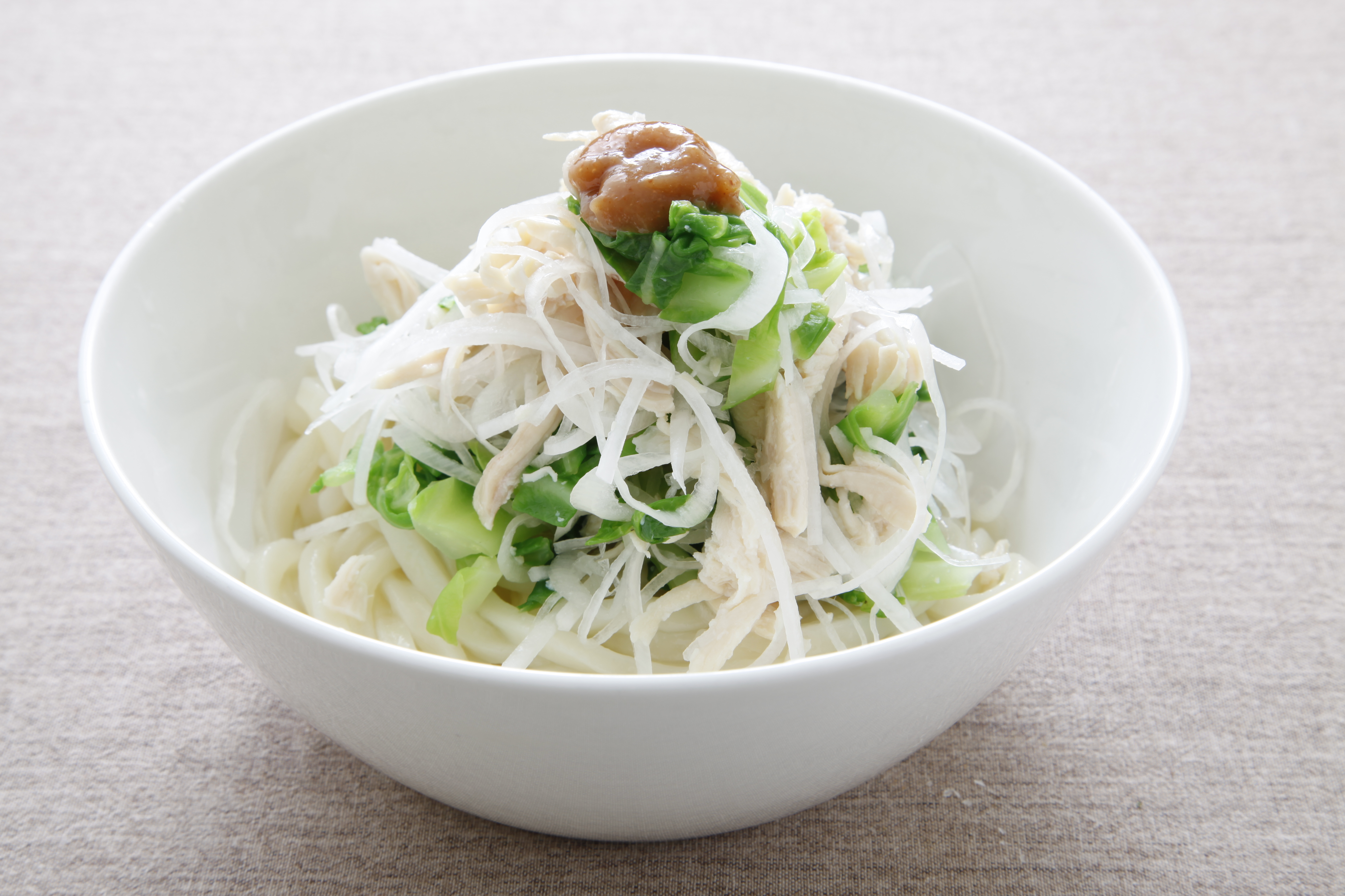 鶏肉の梅風味冷やし麺