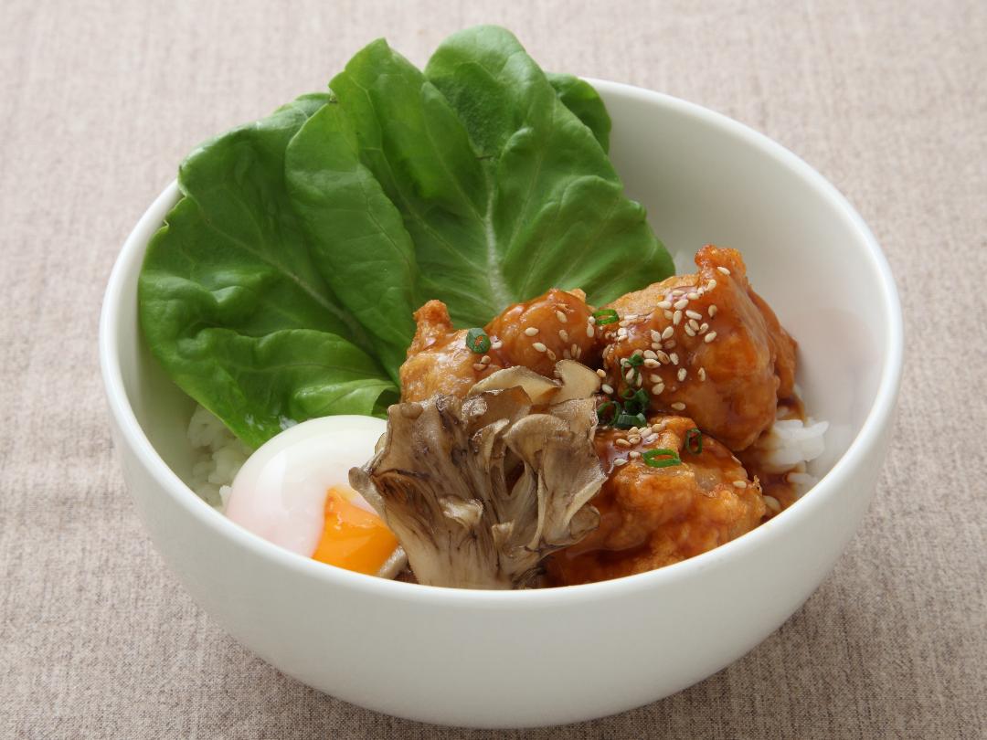 甘酢から揚げと舞茸の温玉丼