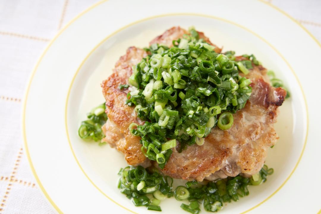 豚小間のまん丸ステーキ　こぼれねぎだれ