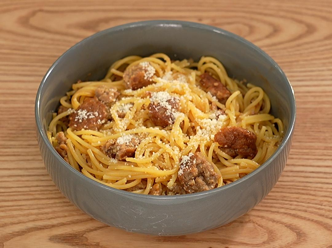 レトルトハンバーグでボロネーゼ風パスタのレシピ・作り方