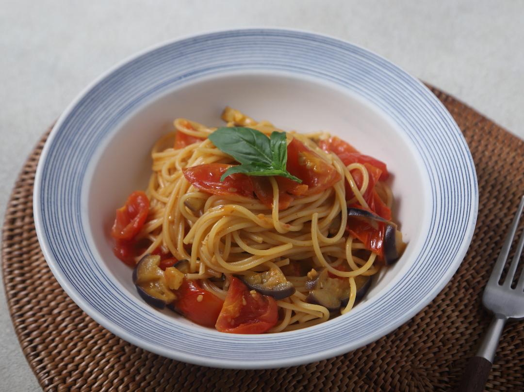 ワンパン！なすとトマトのごま風味パスタ