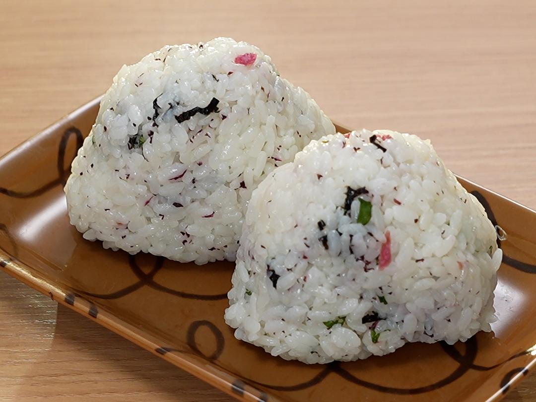 レンジだけで白だし梅おむすびのレシピ・作り方