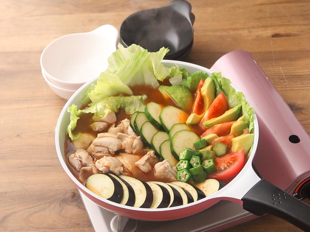 フライパンで作る！野菜たっぷりキムチサラダ鍋