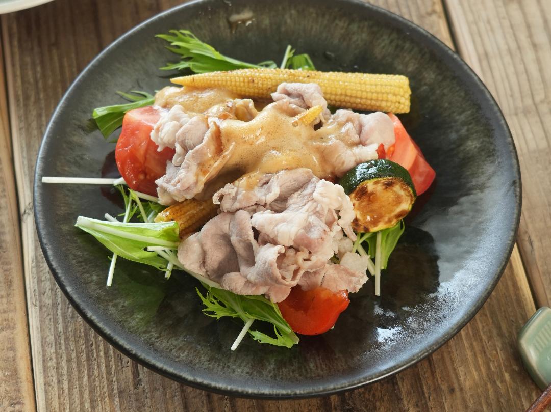 味ぽんフォームで食べる！冷しゃぶビストロサラダ