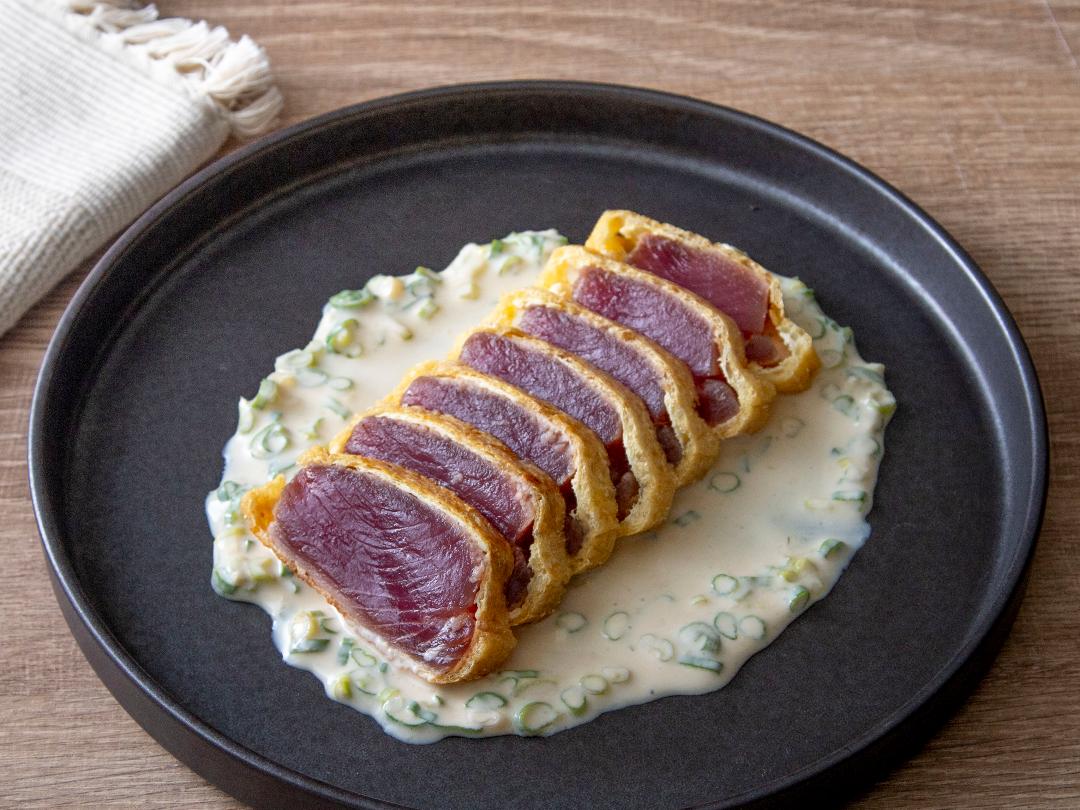 カンタン！油揚げで戻り鰹レアかつ風～生姜ヨーグルトソース添え～のレシピ・作り方