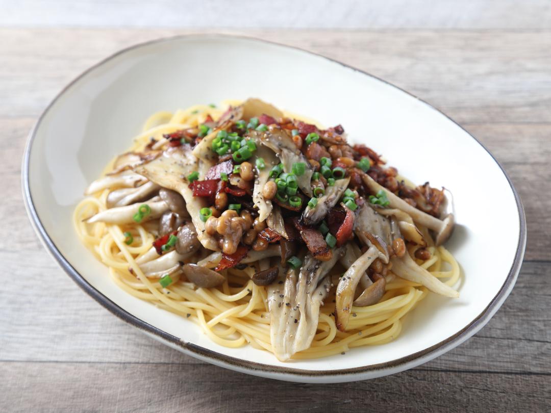 きのことベーコンの納豆ペペロンチーノ