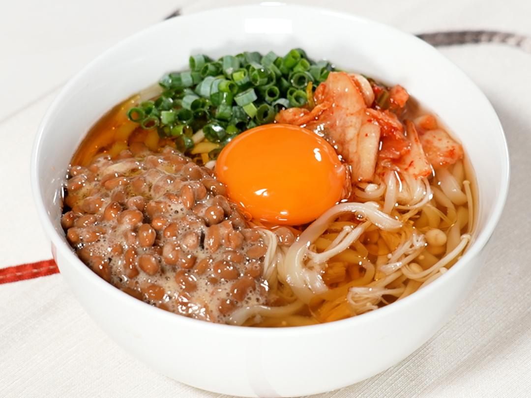 うどん半玉でヘルシー！キムチ納豆うどん