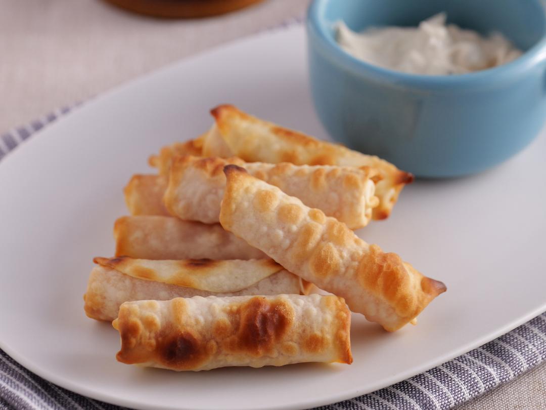 カリッ！ベーコンロール　つゆチーズディップ添えのレシピ・作り方