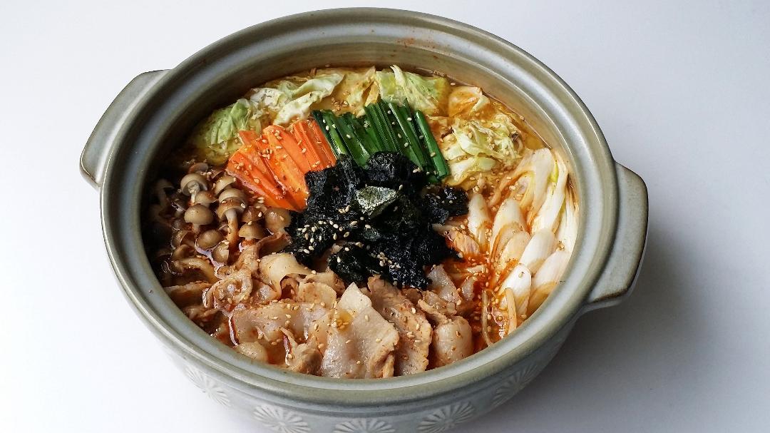 「味付け海苔」と「ごま油」入り　キムチ鍋