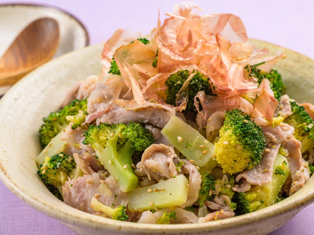 豚バラとブロッコリーの香味ごまだれ 　鰹節仕立て