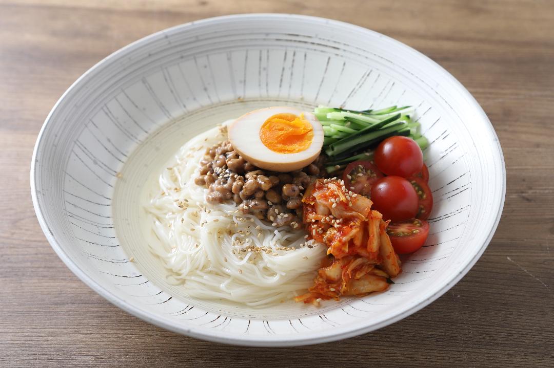 「金のつぶ　ごま油香る韓国海苔たれ納豆」のぶっかけ冷麺風のレシピ・作り方