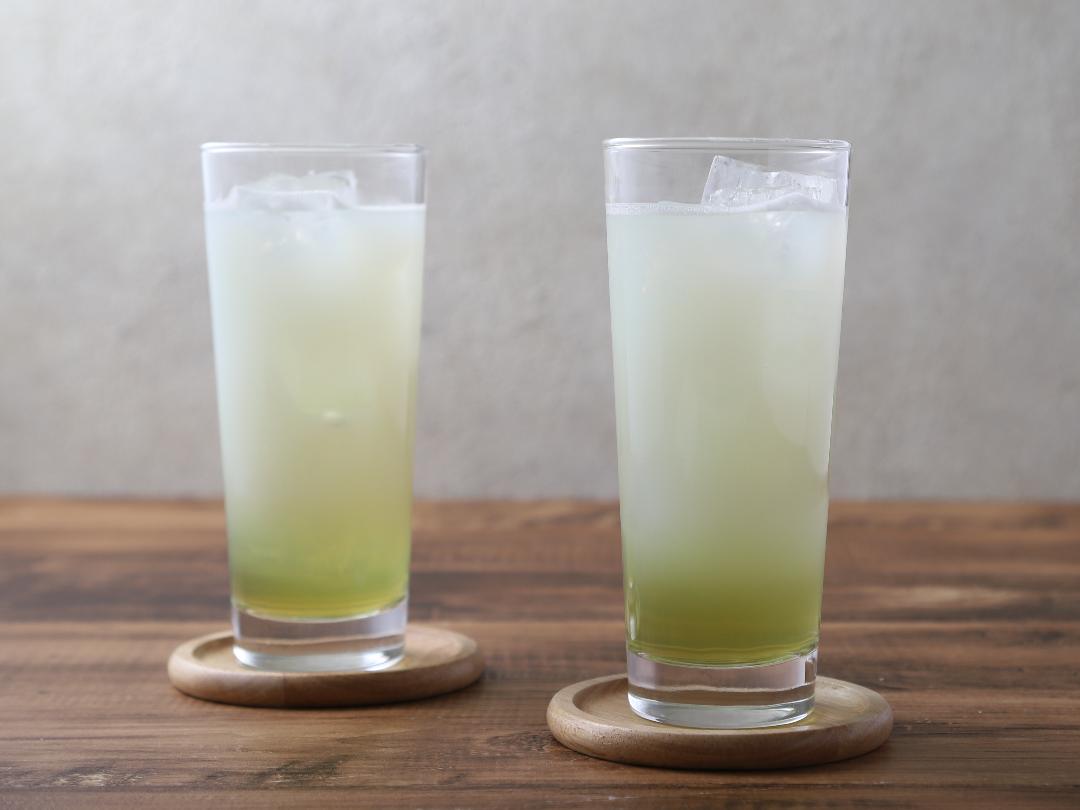 「フルーティス　シャインマスカット」のカルピスソーダ割りのレシピ・作り方