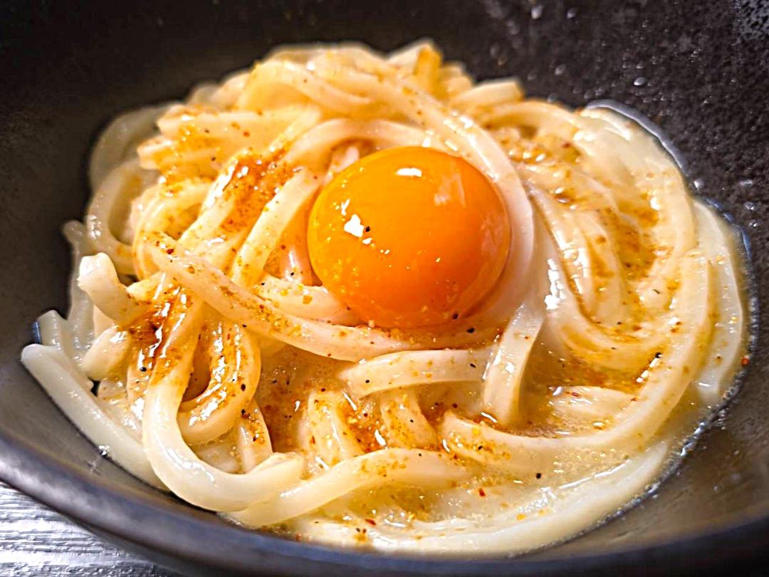 【リュウジさんコラボ】「味ぽんスパイス」釜玉うどんのレシピ・作り方
