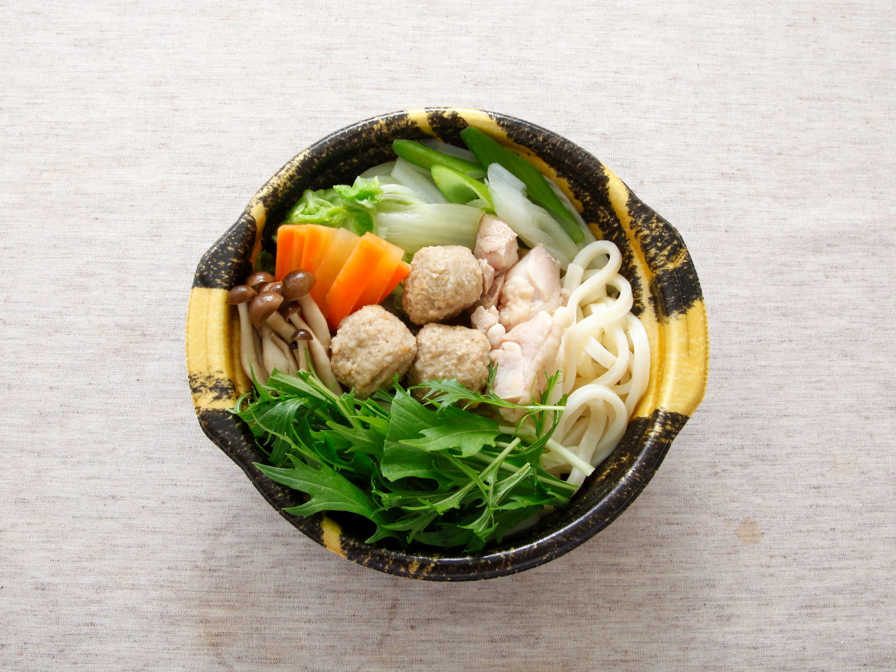 鶏だんご寄せ鍋（うどん入り）　（レンジアップ）