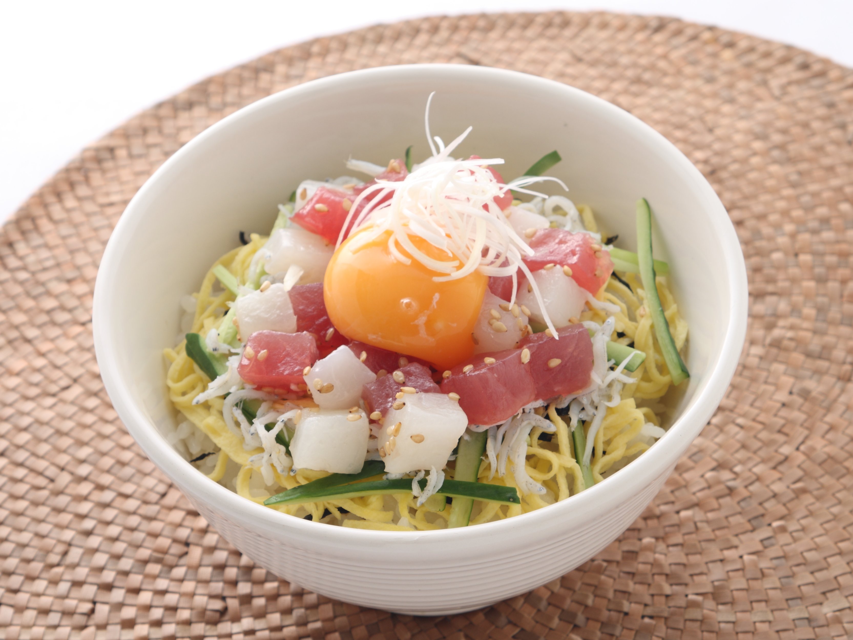 海鮮バラちらしユッケ風