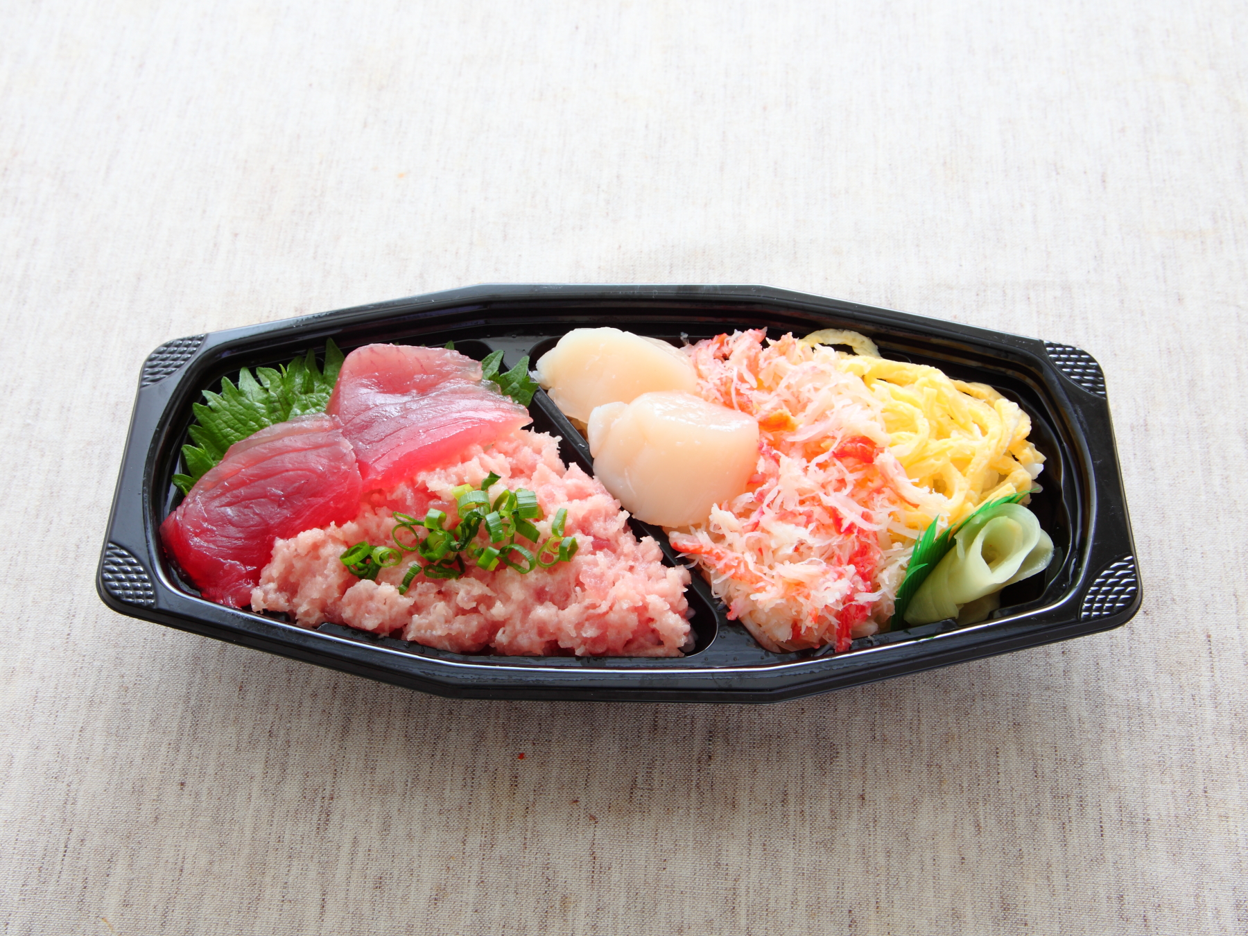まぐろと帆立かにの二色すし丼