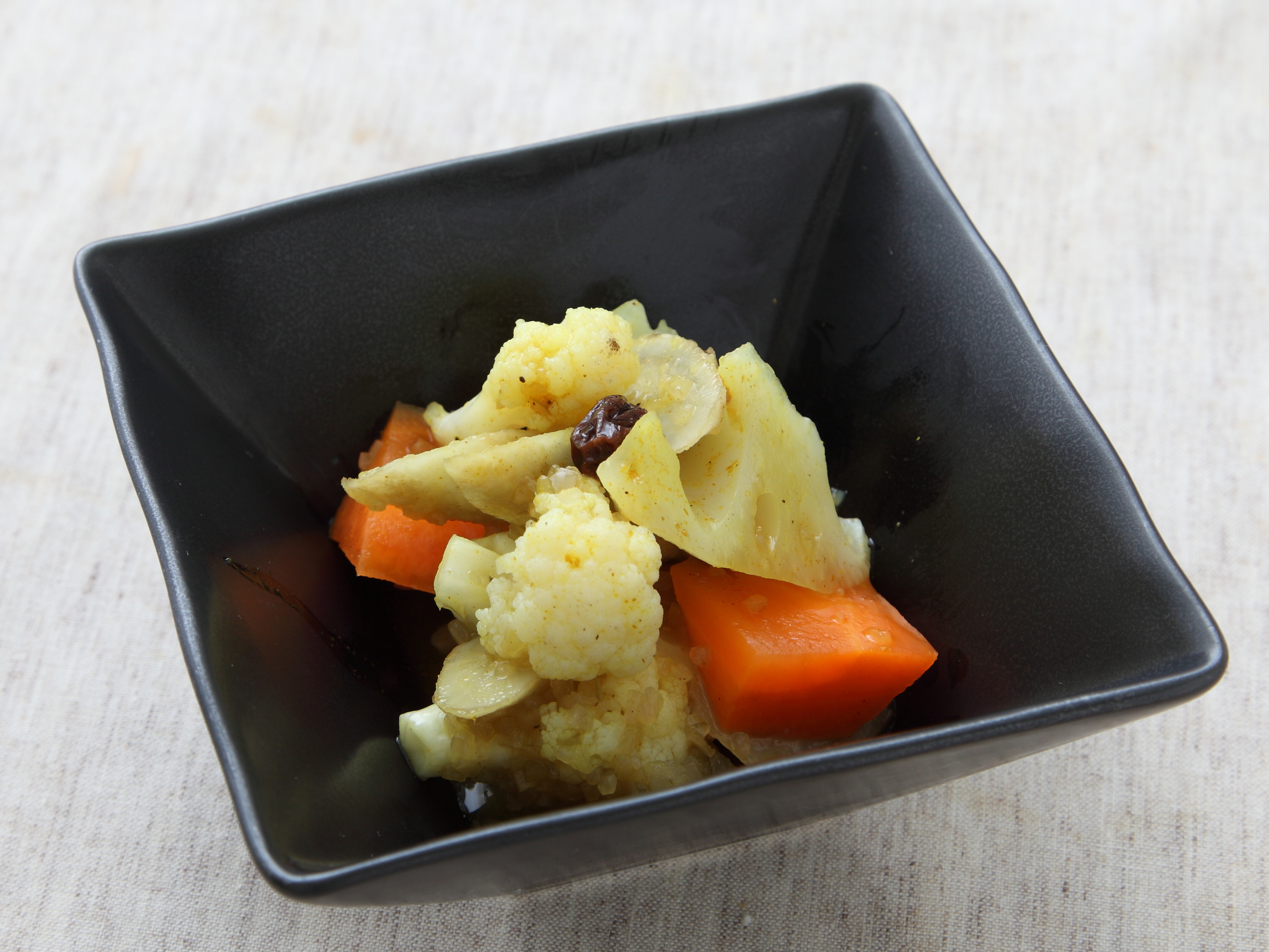 冬野菜のたまねぎ酢マリネ　カレー風味
