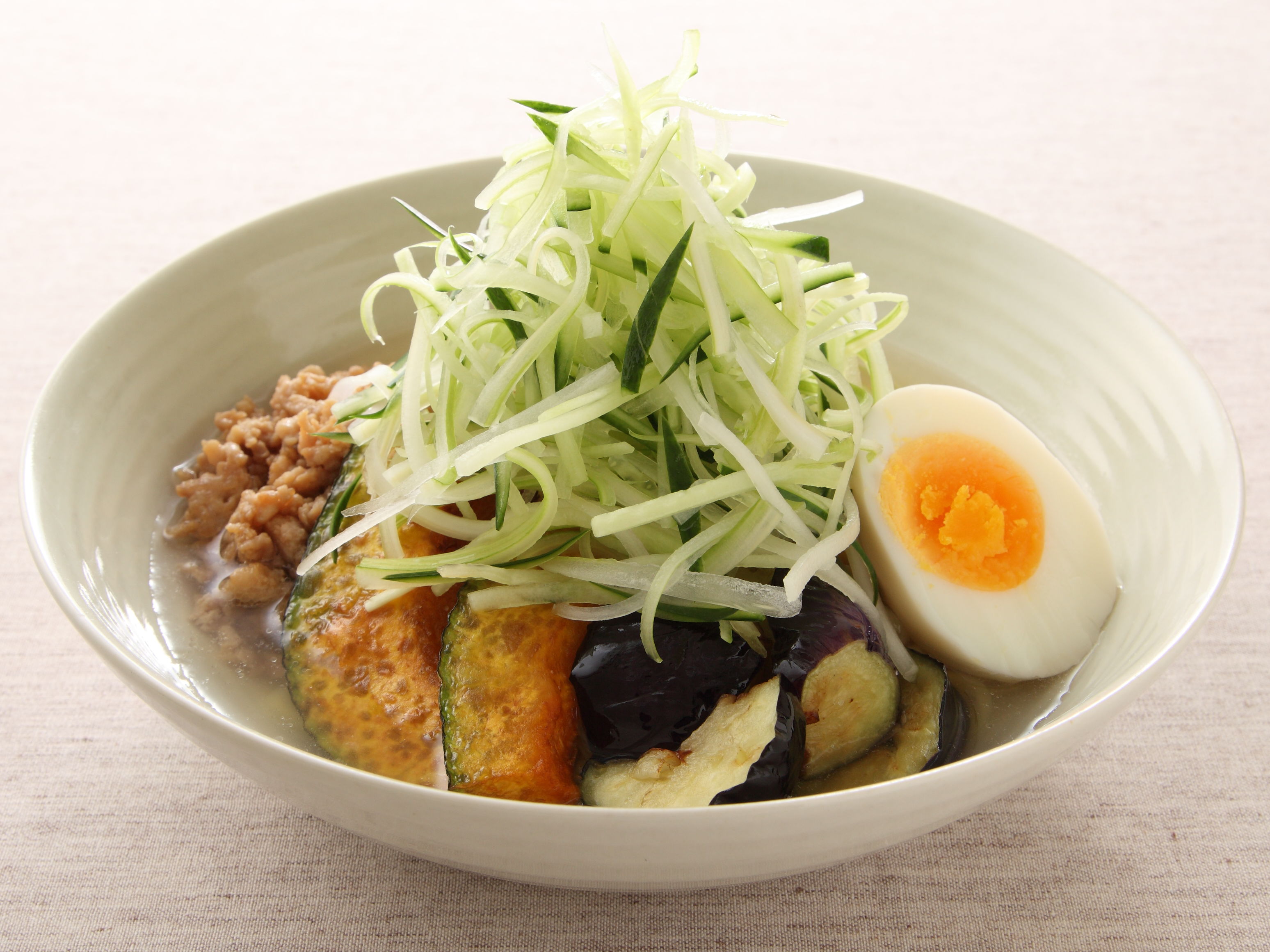 夏野菜と鶏そぼろのすだち涼麺