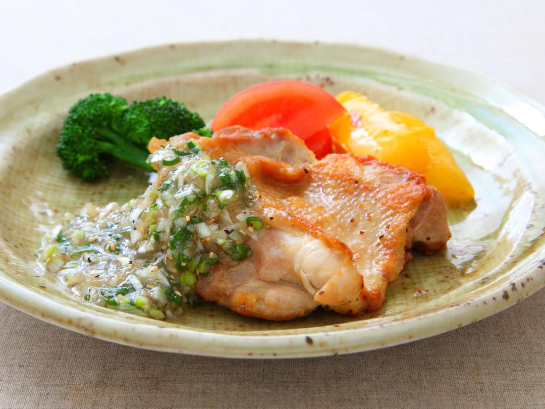 チキンソテー　中華ねぎごまたれ