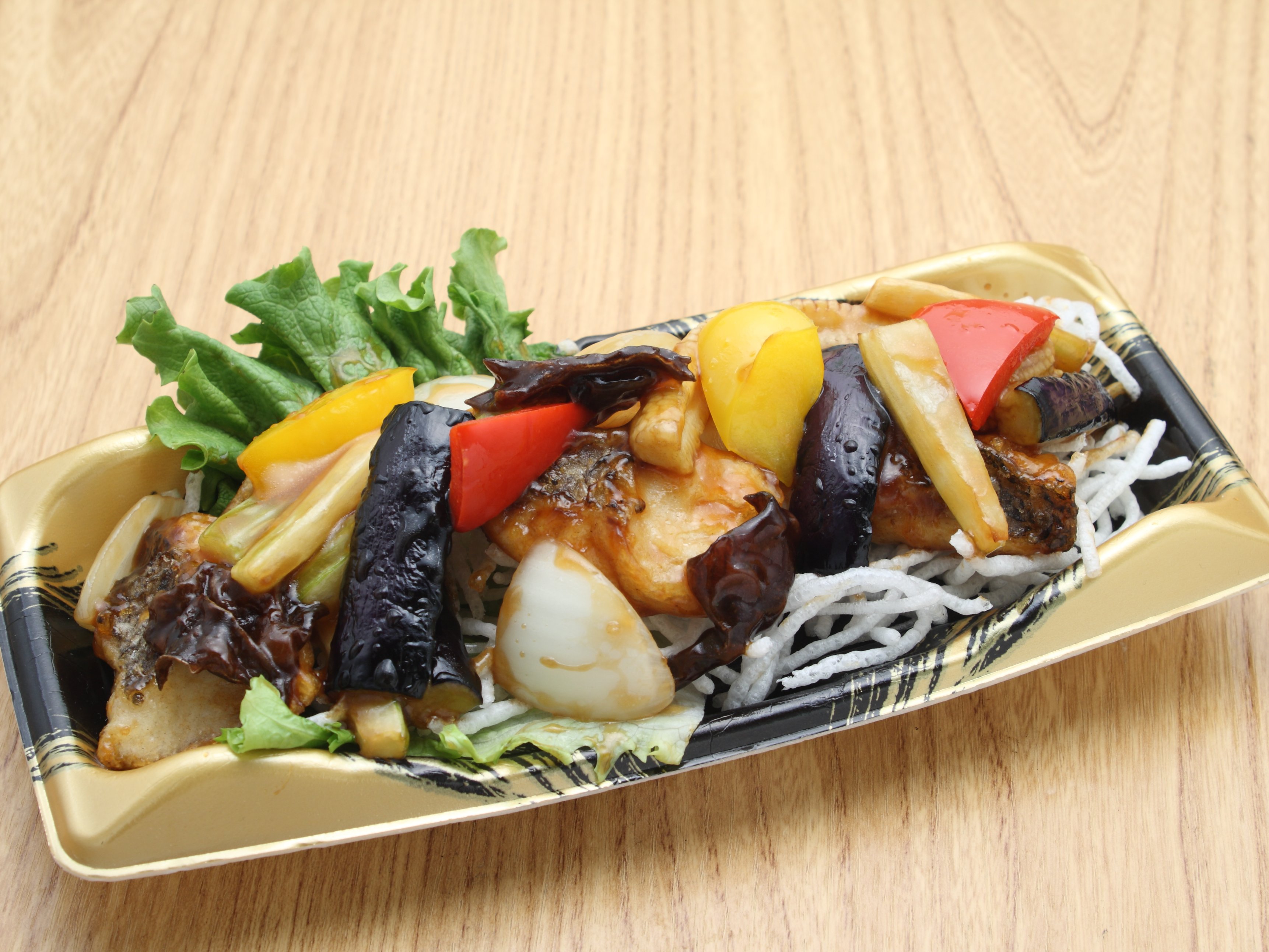 白身魚と野菜の黒酢あん春雨のせ