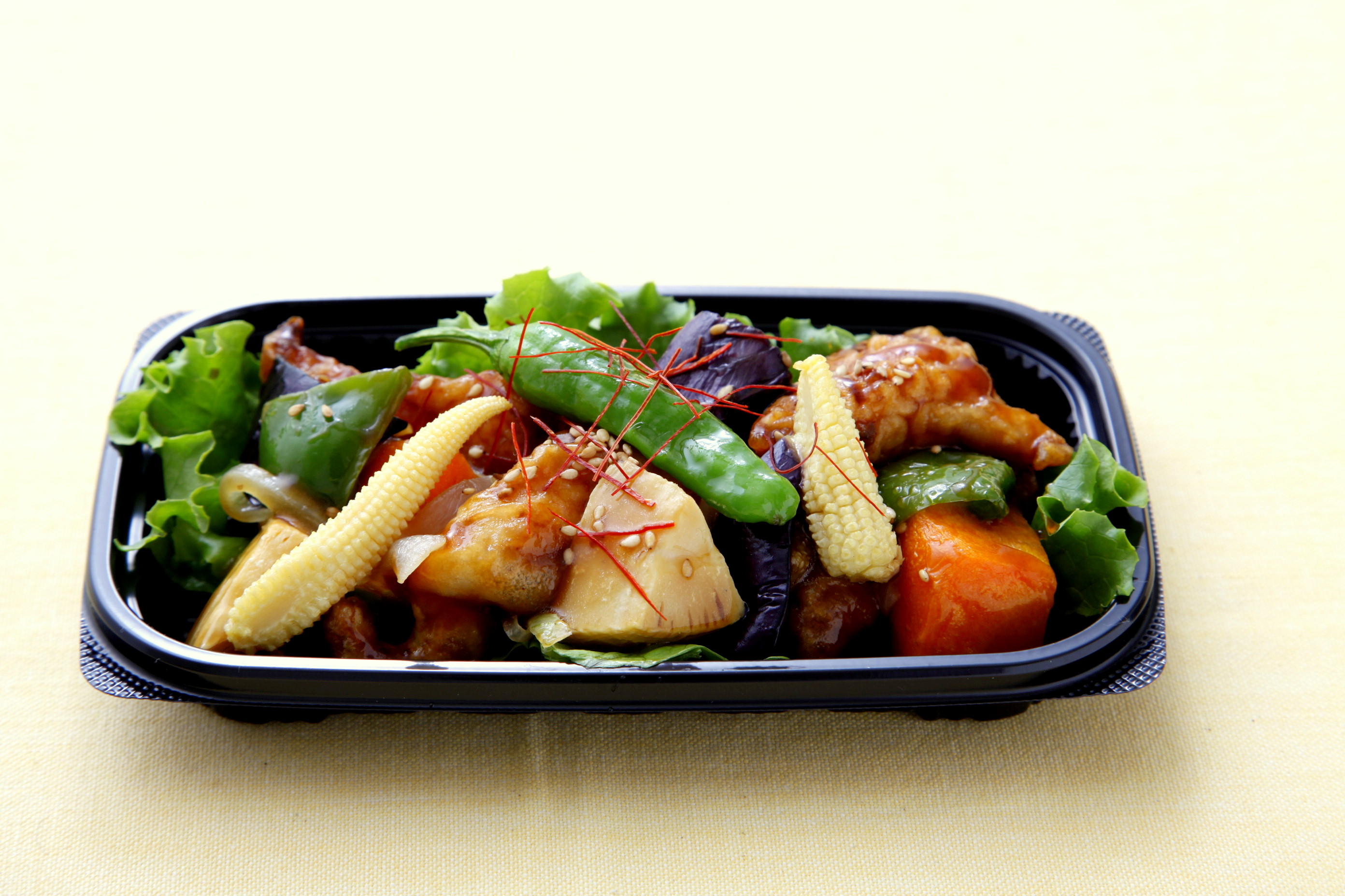 夏野菜の黒酢酢鶏