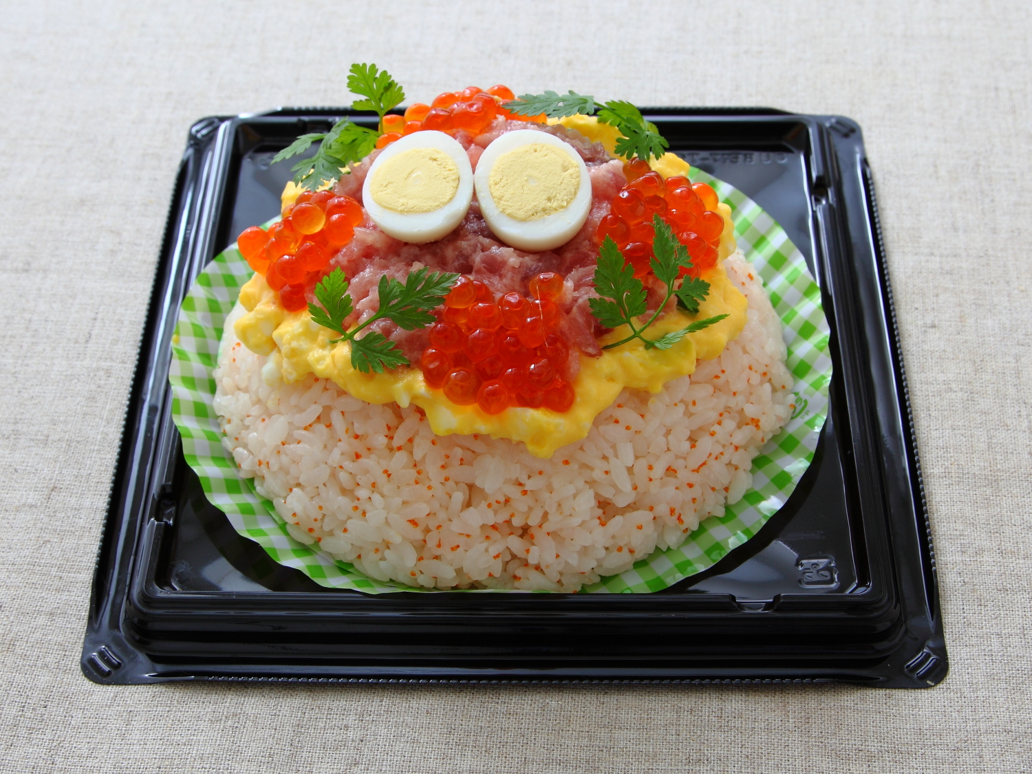 イースターまぐろたたきのドームケーキすし