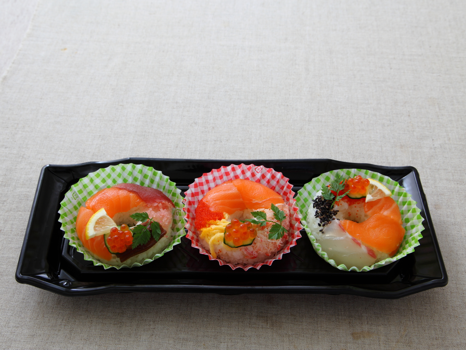 ３つのカラフルドーナツすし