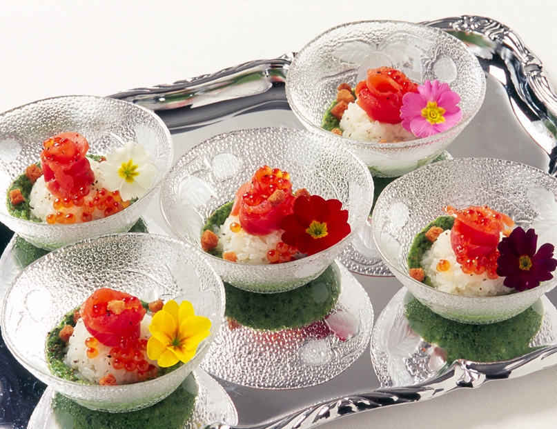 菜の花とサーモンのシーザーサラダ風