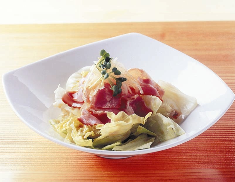 茹でベーコンとレタスのサラダ