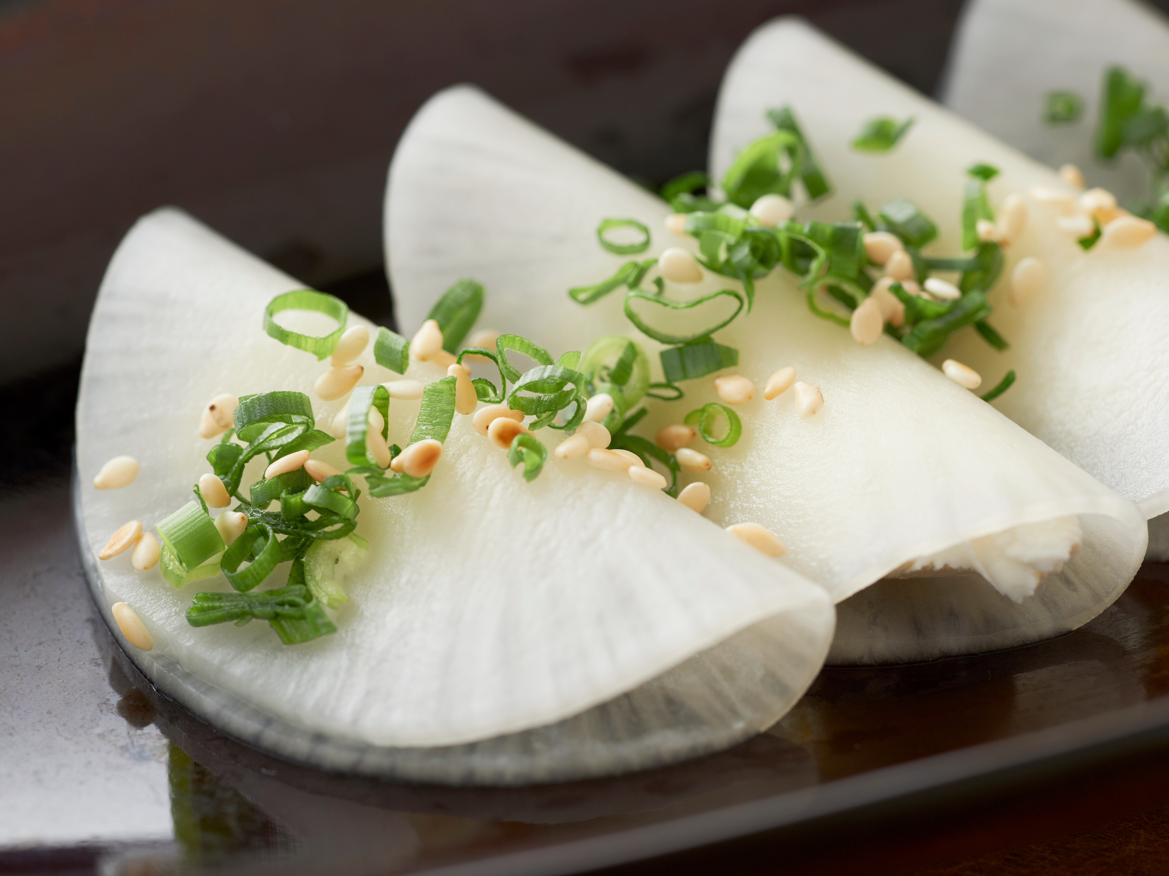 酢取り大根とクリームチーズ