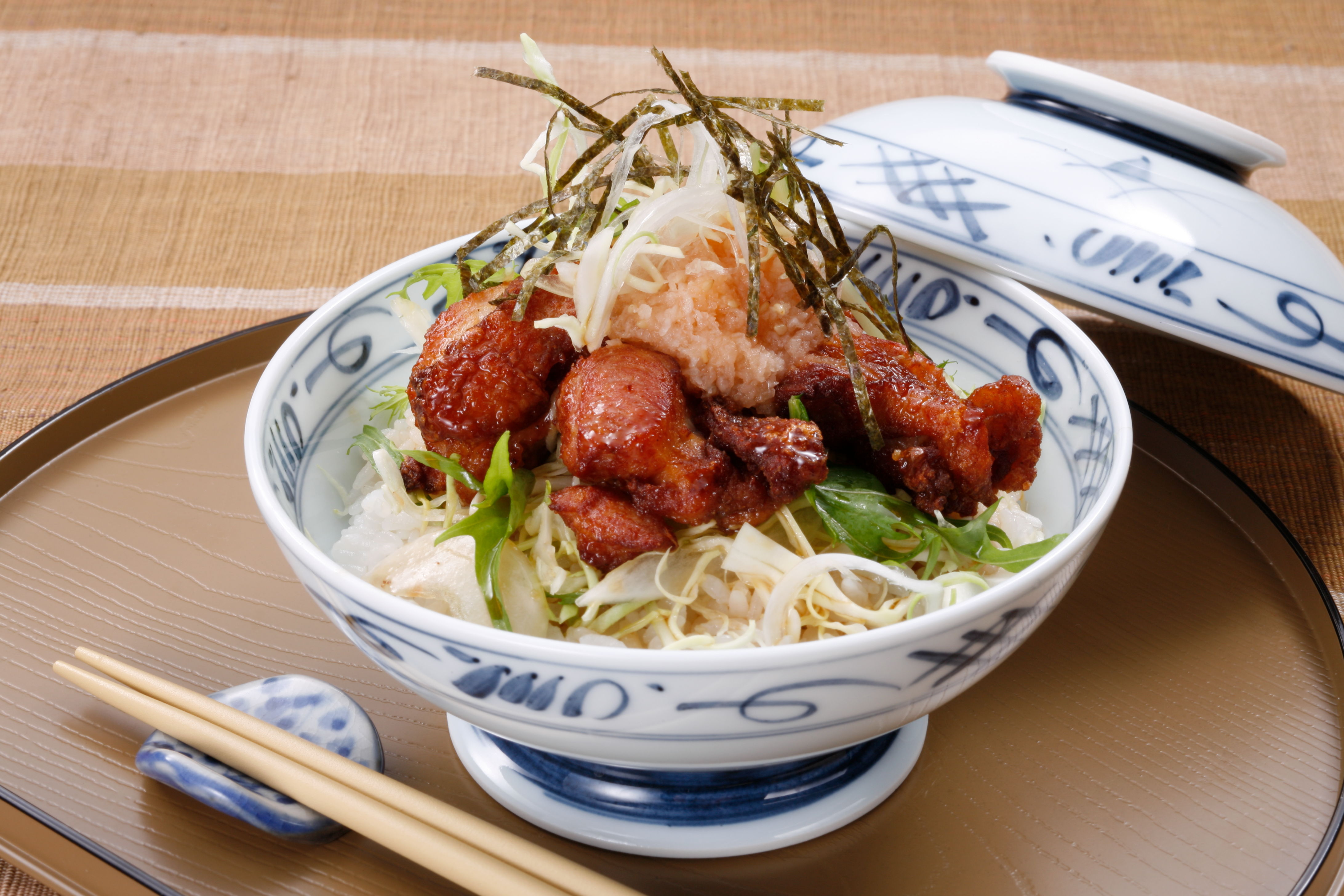 さっぱりから揚げの彩りおろし丼