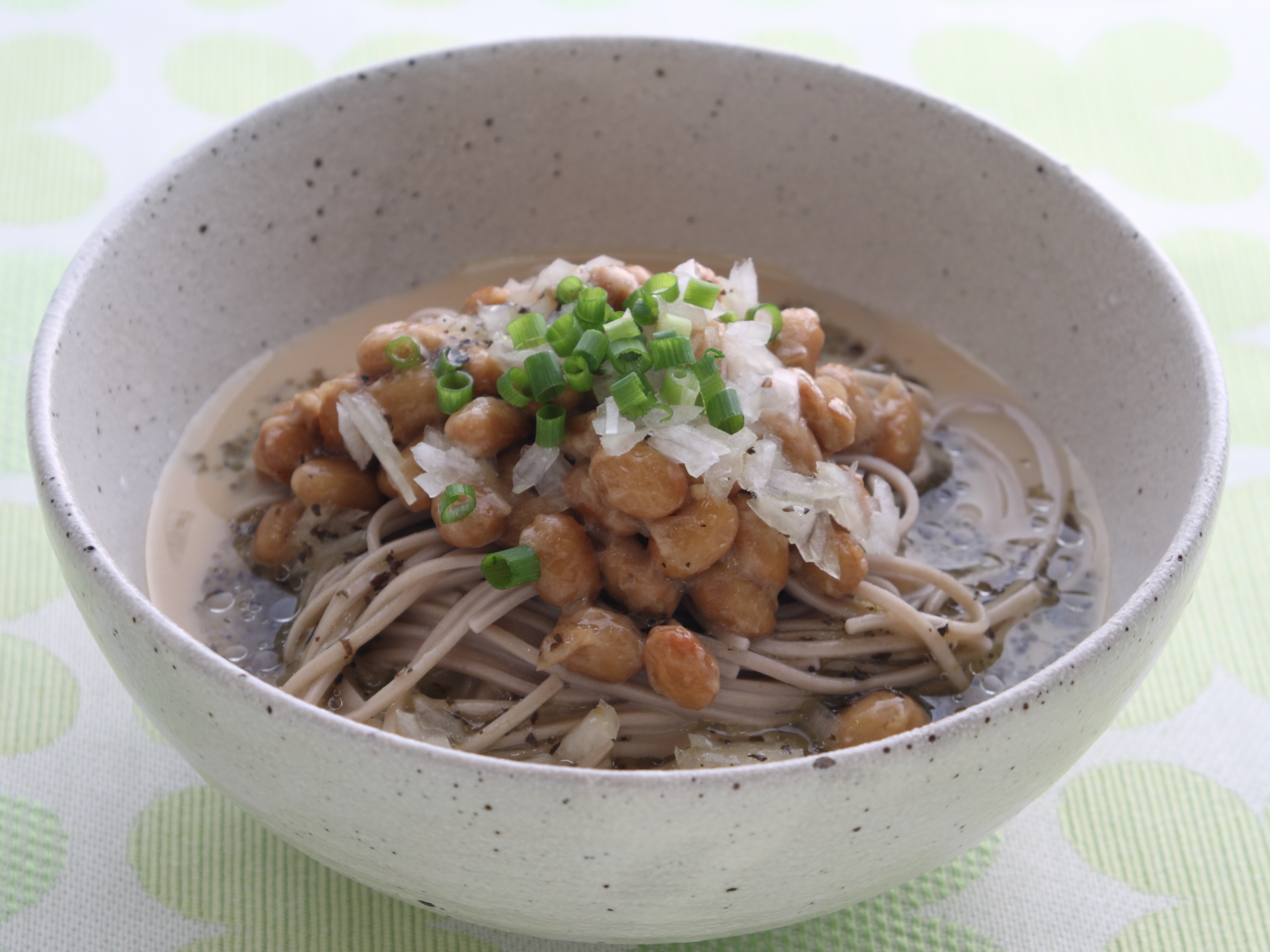 バジルの冷やし豆乳蕎麦