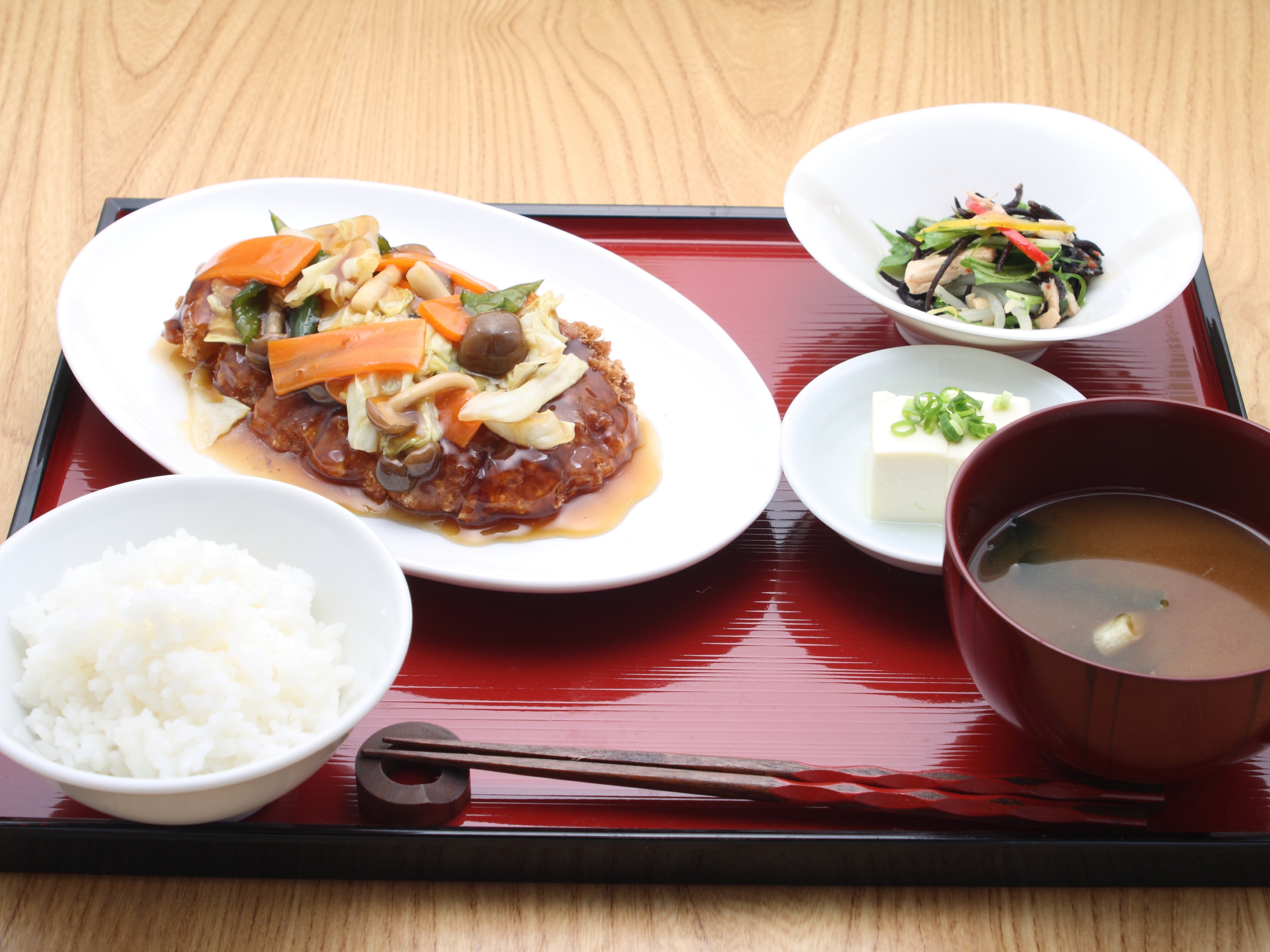 とんかつの野菜甘酢あんかけ定食
