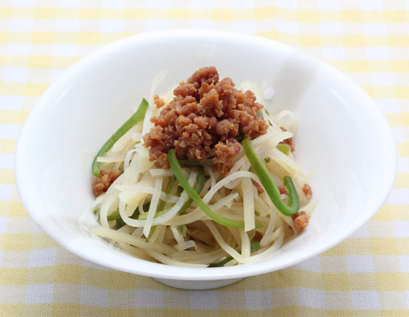 新じゃがと鶏そぼろのしゃきしゃきサラダ