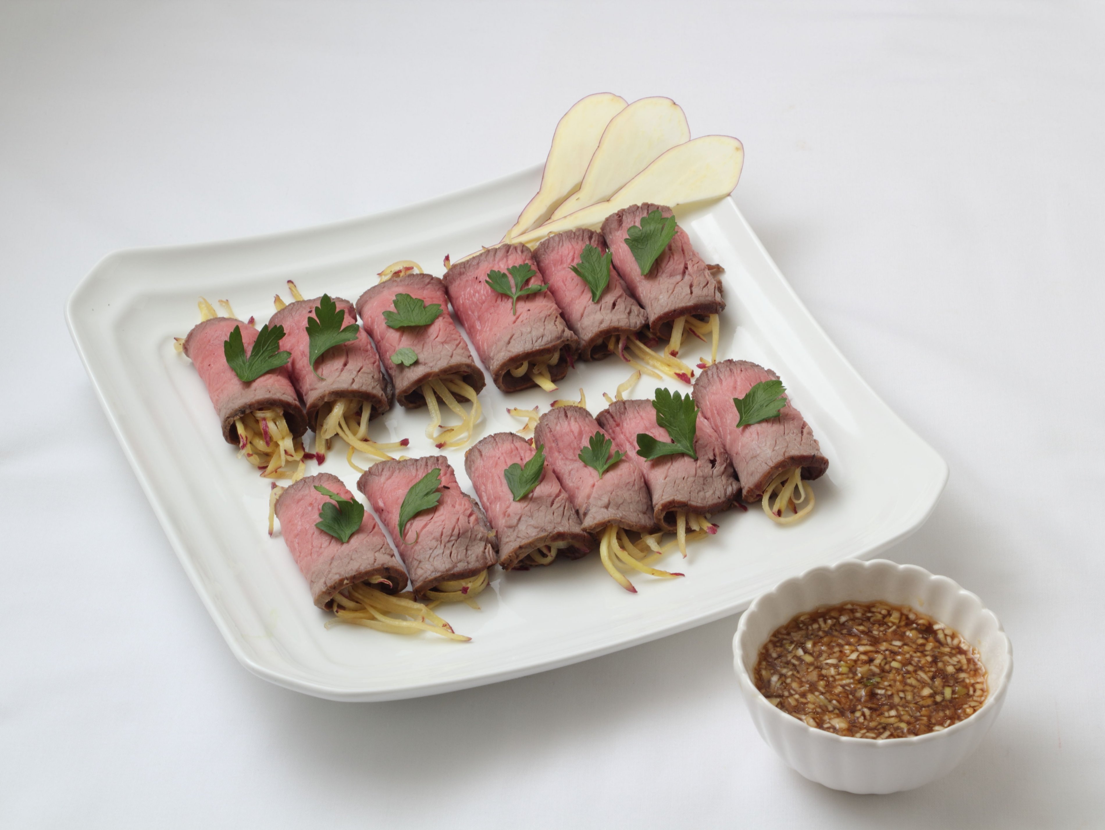 ローストビーフのさつまいも巻き・和風ねぎソース