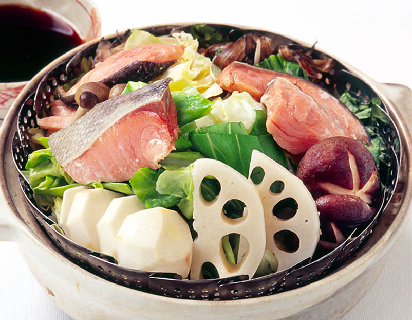 鮭と秋野菜の蒸し鍋