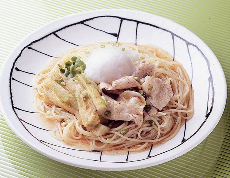 ゆで豚と焼きなすの冷たい梅かつおパスタ
