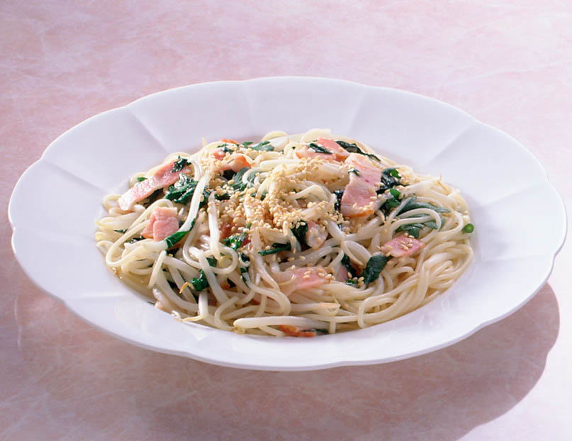 春菊とベーコンのうま塩パスタ