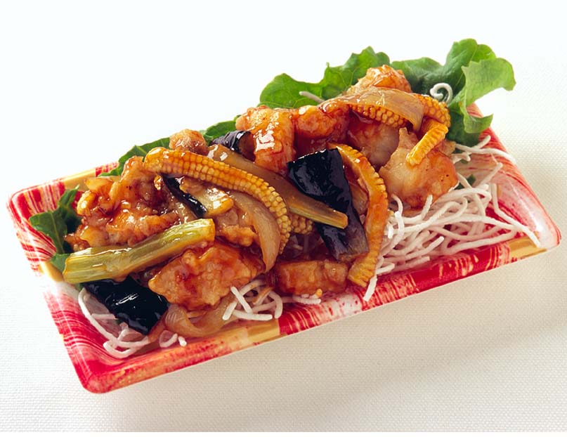 白身魚と野菜の黒酢あんかけ春雨のせ