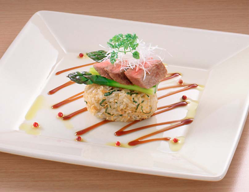 焼きおにぎりとサイコロステーキの出会い