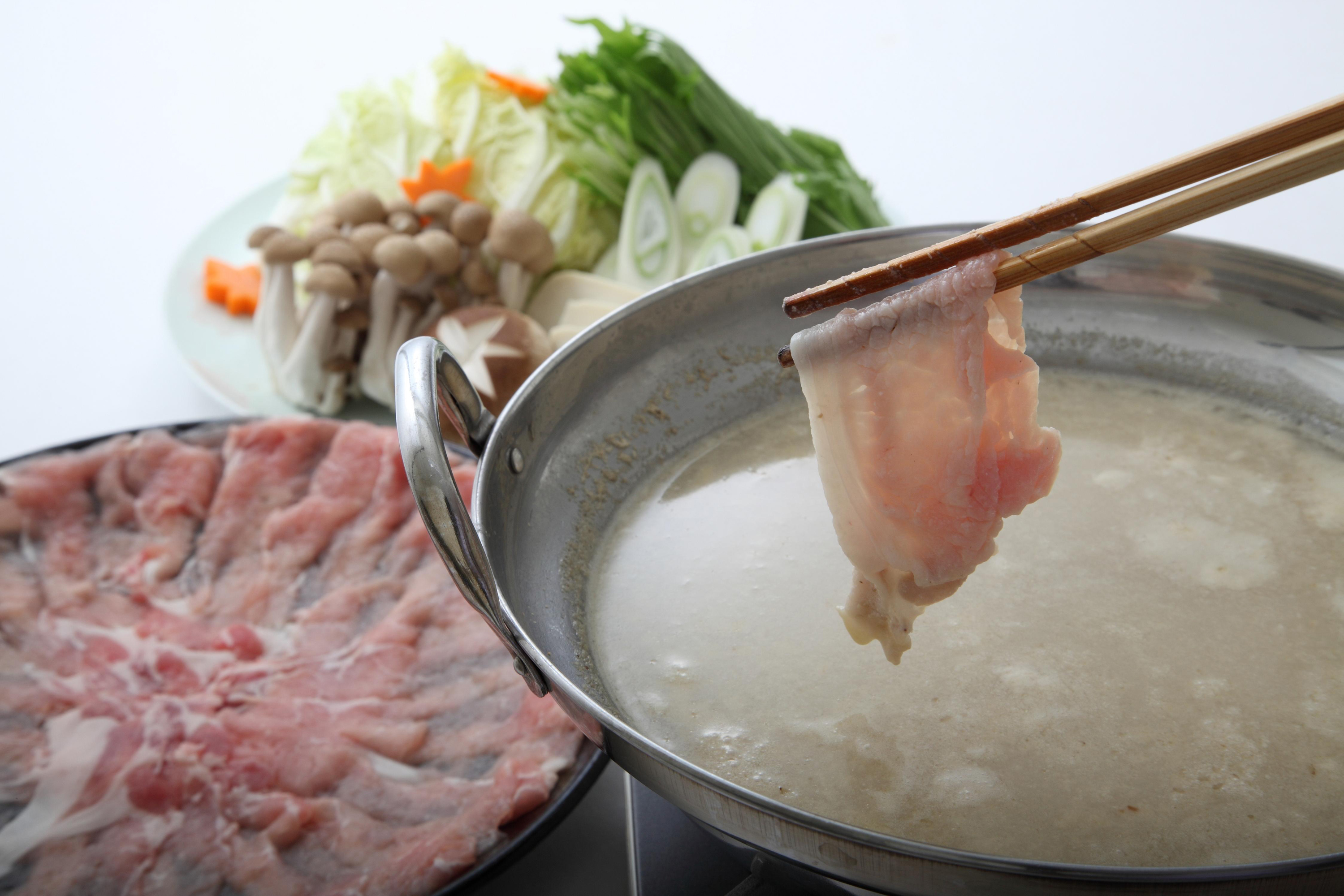 「麺＆鍋大陸　濃厚鶏白湯」しゃぶしゃぶ