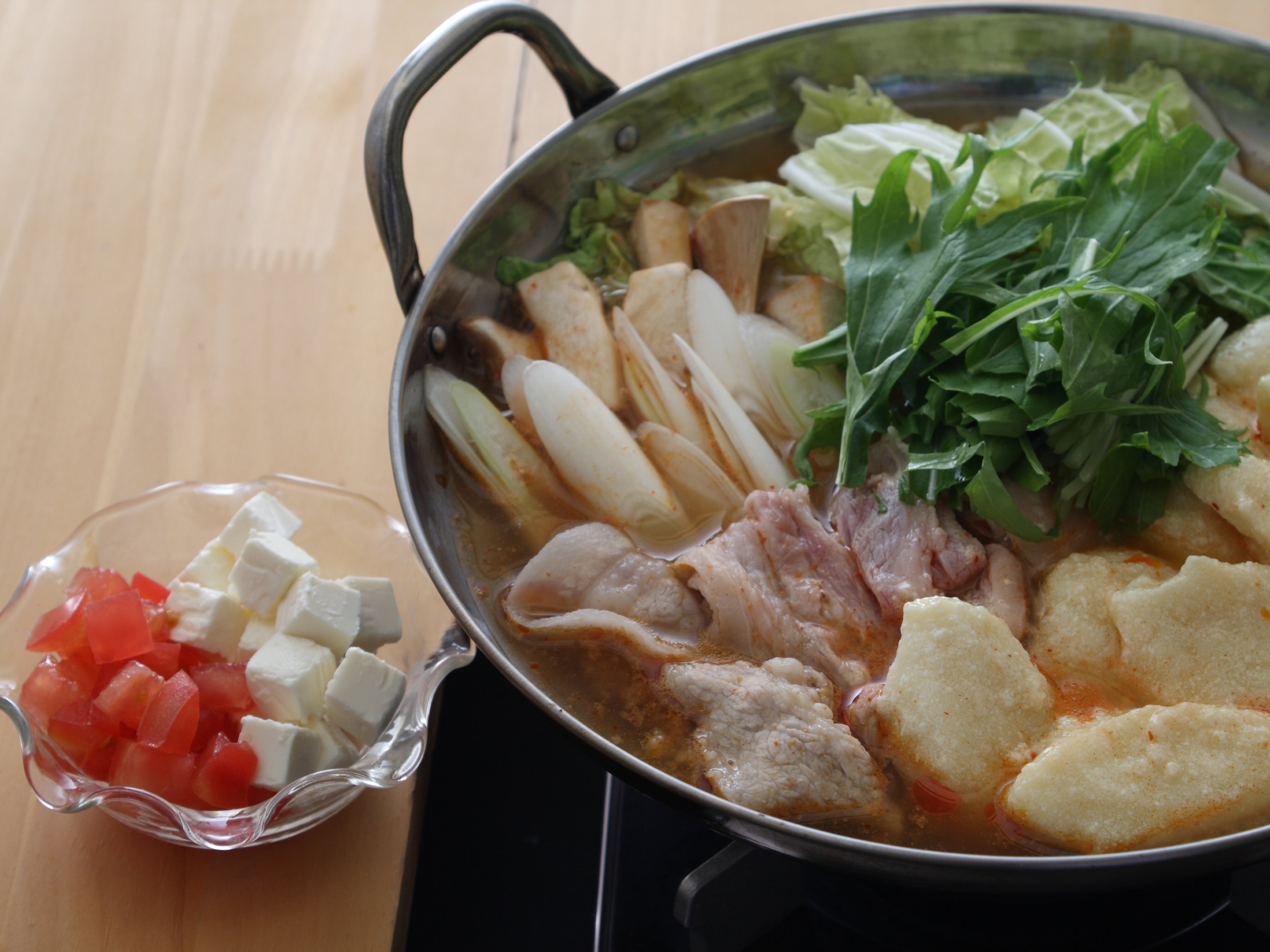 とろとろ豆腐のスンドゥブチゲ　食べ具添え