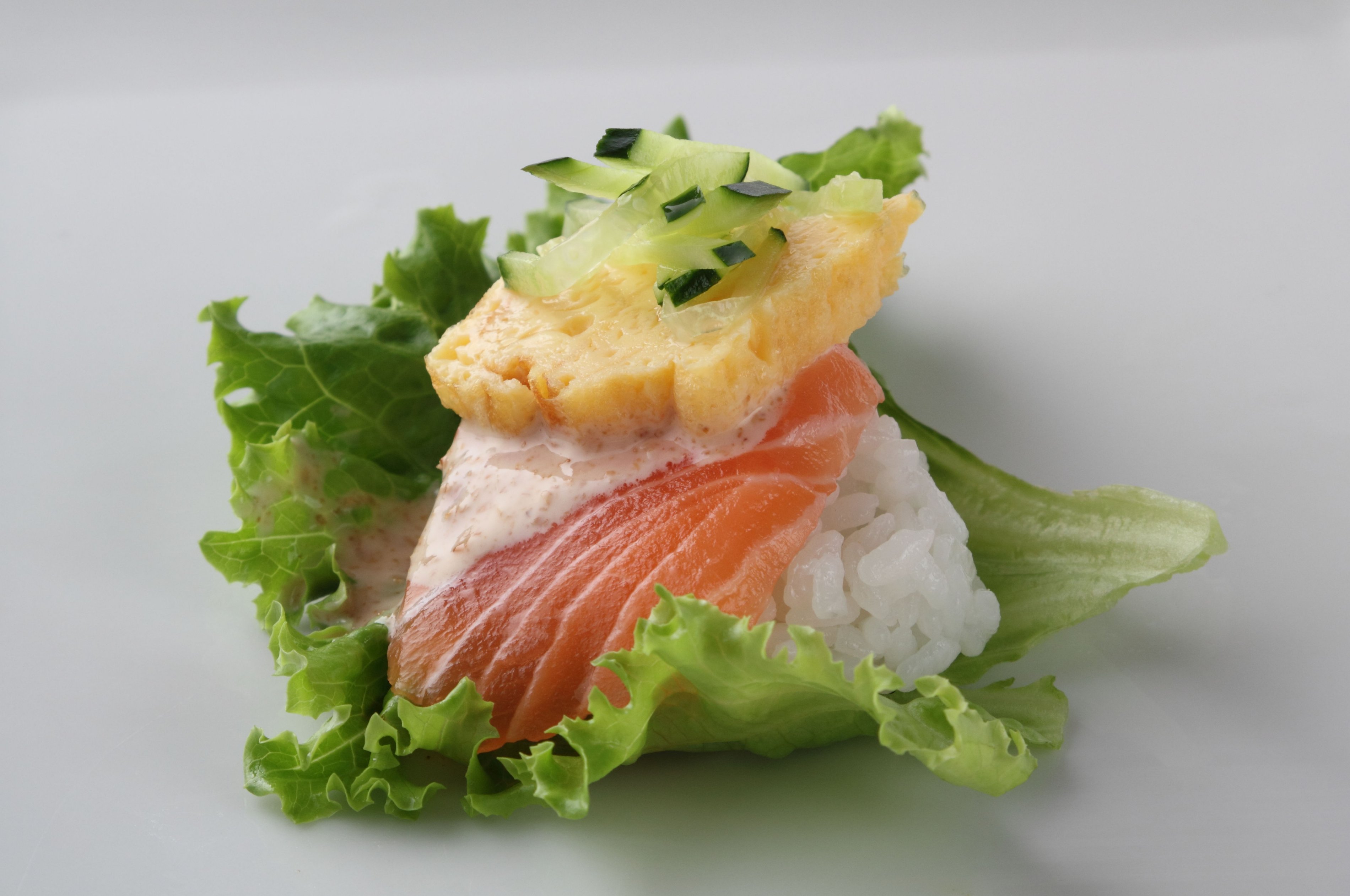 サーモンサラダのリーフ手巻きのレシピ 作り方 レシピ ミツカン業務用商品 メニューサイト