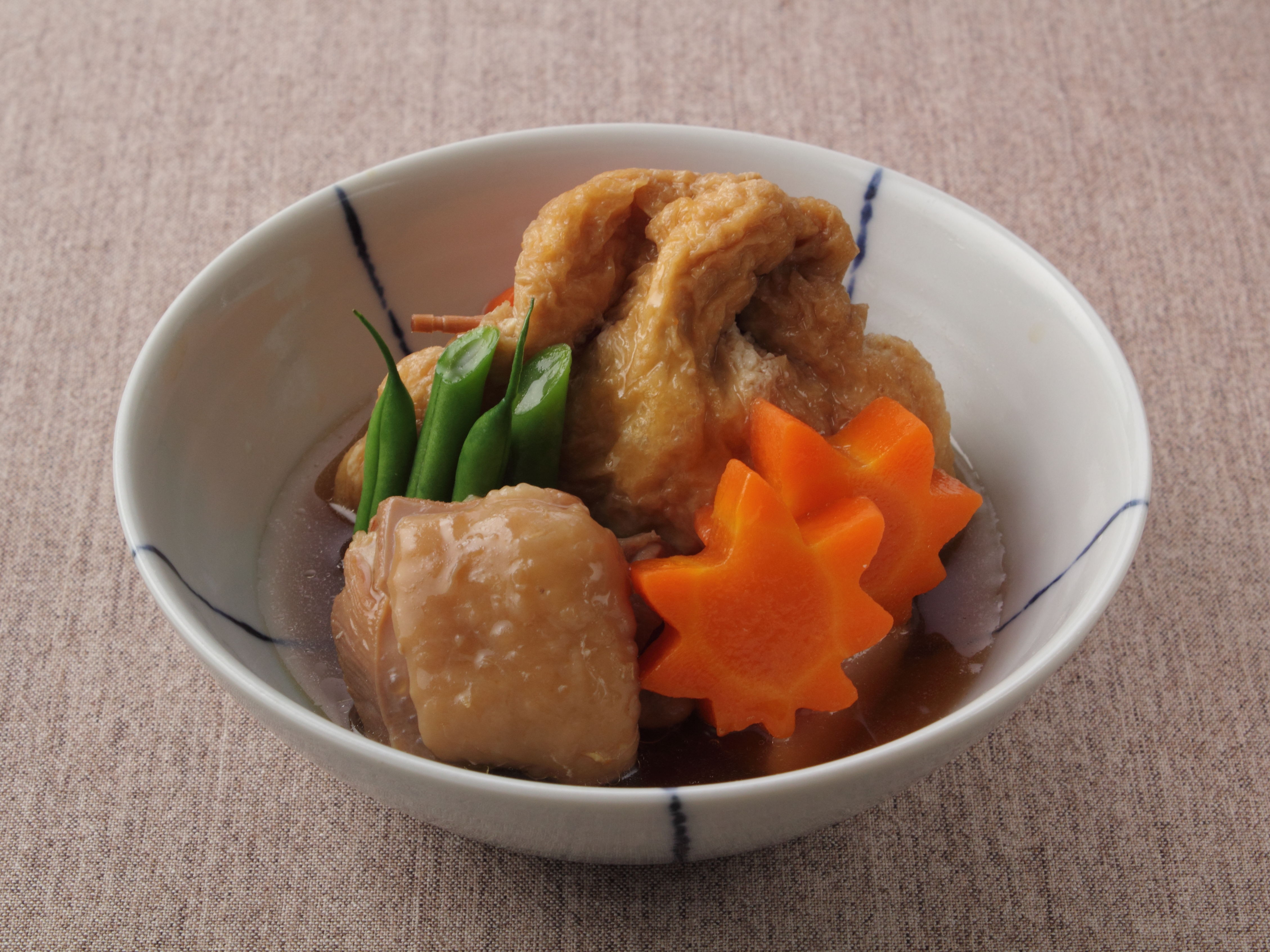 油揚げの落し卵と野菜の炊き合せ