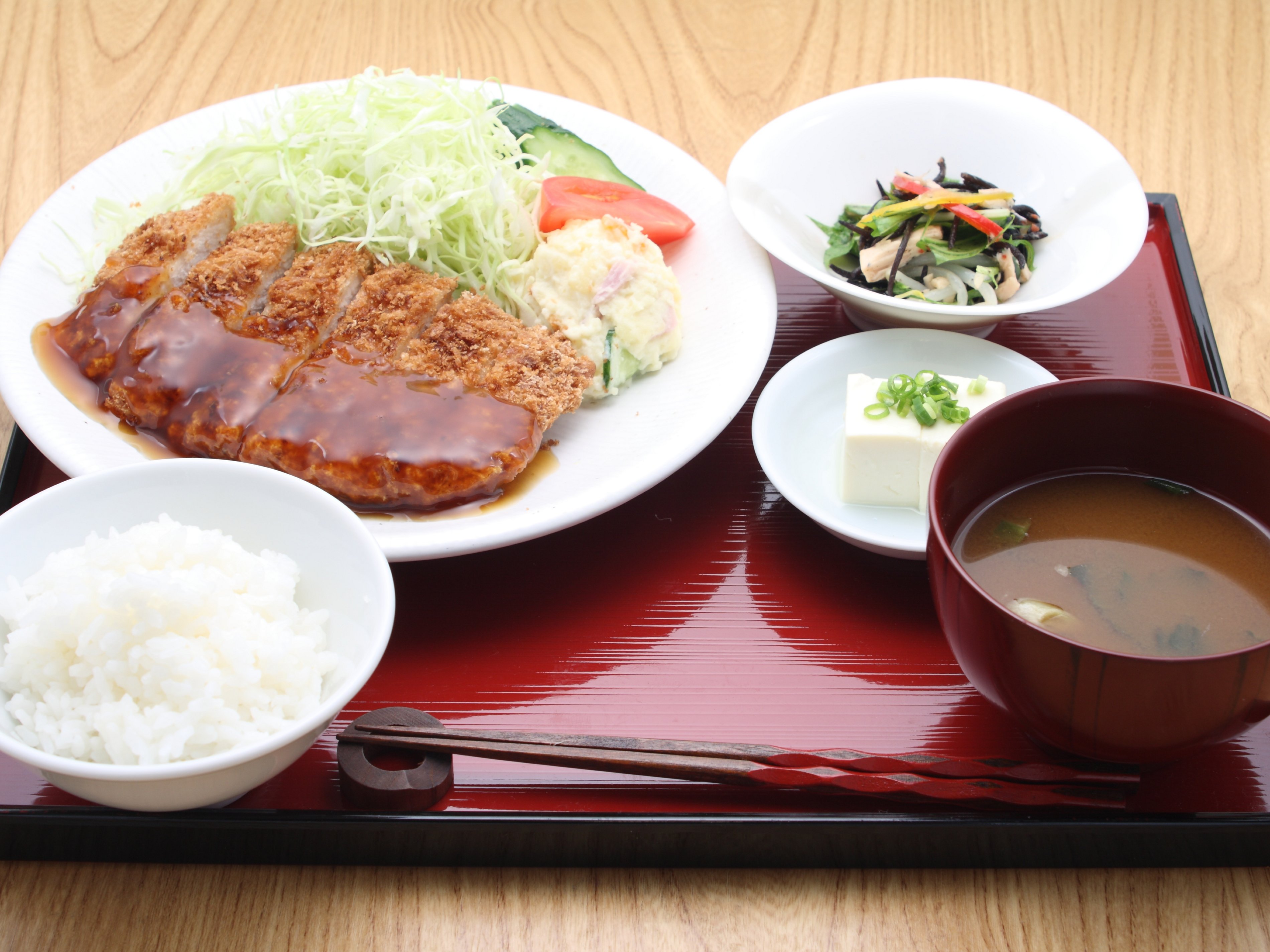 とんかつの甘酢あんかけ定食