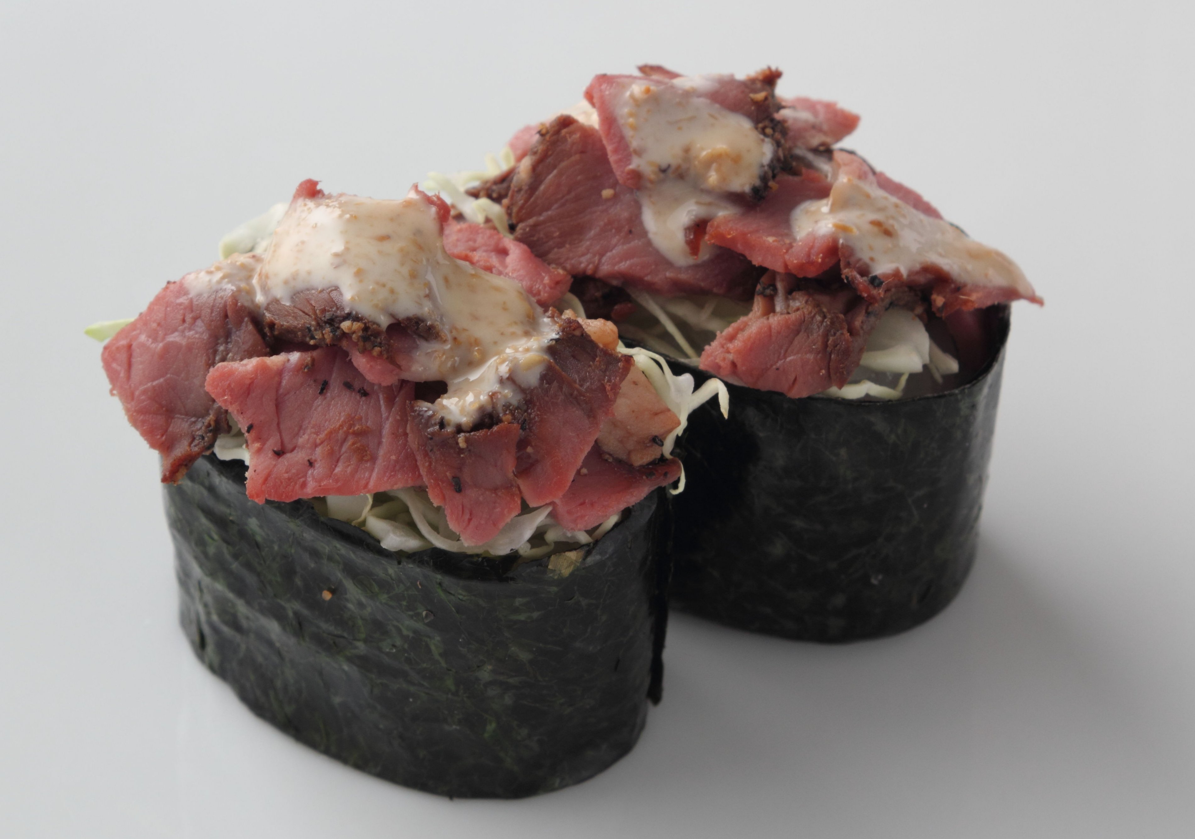 ローストビーフのごまだれ軍艦