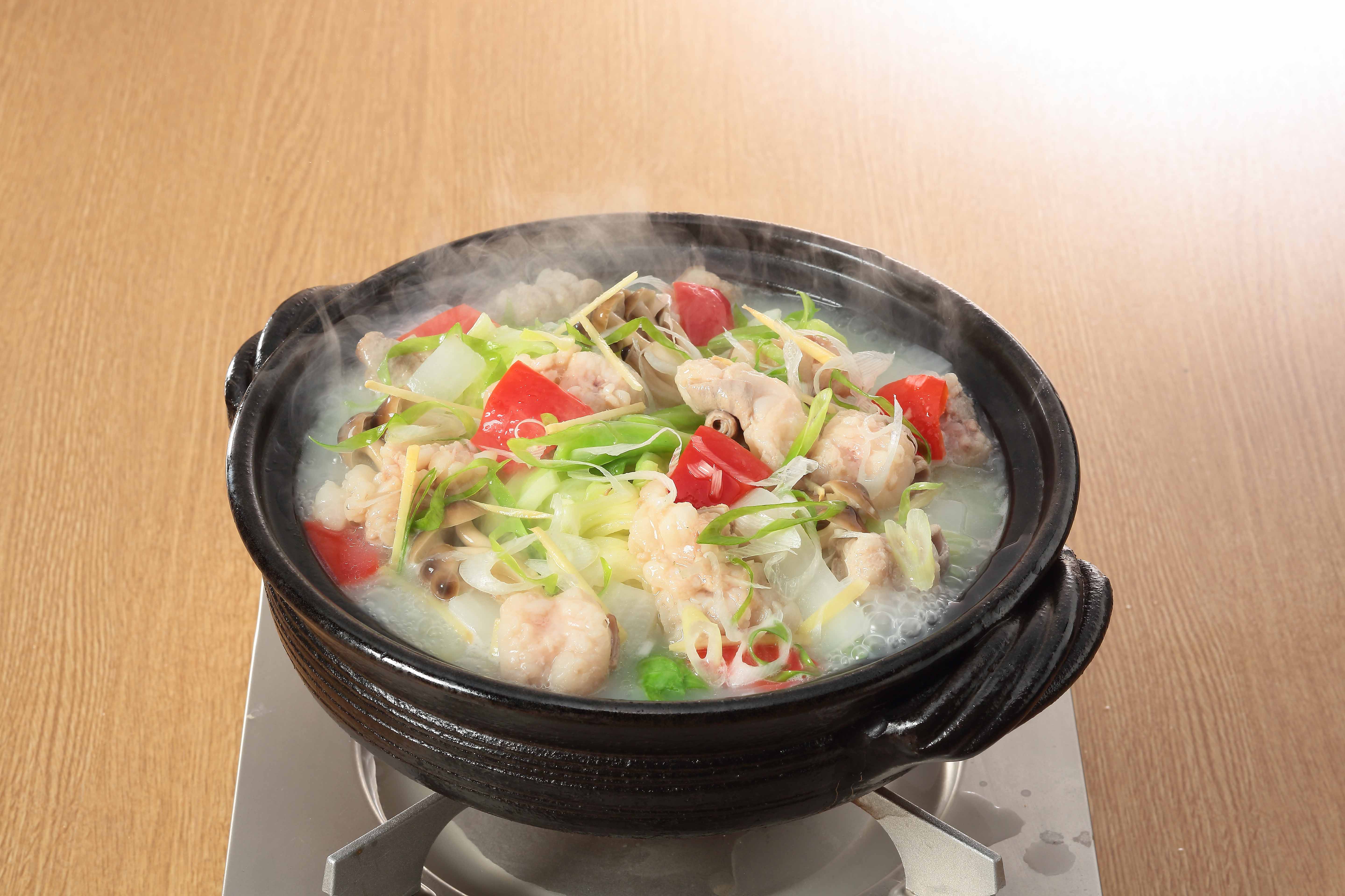 チーズ風味の牛もつ大根鍋