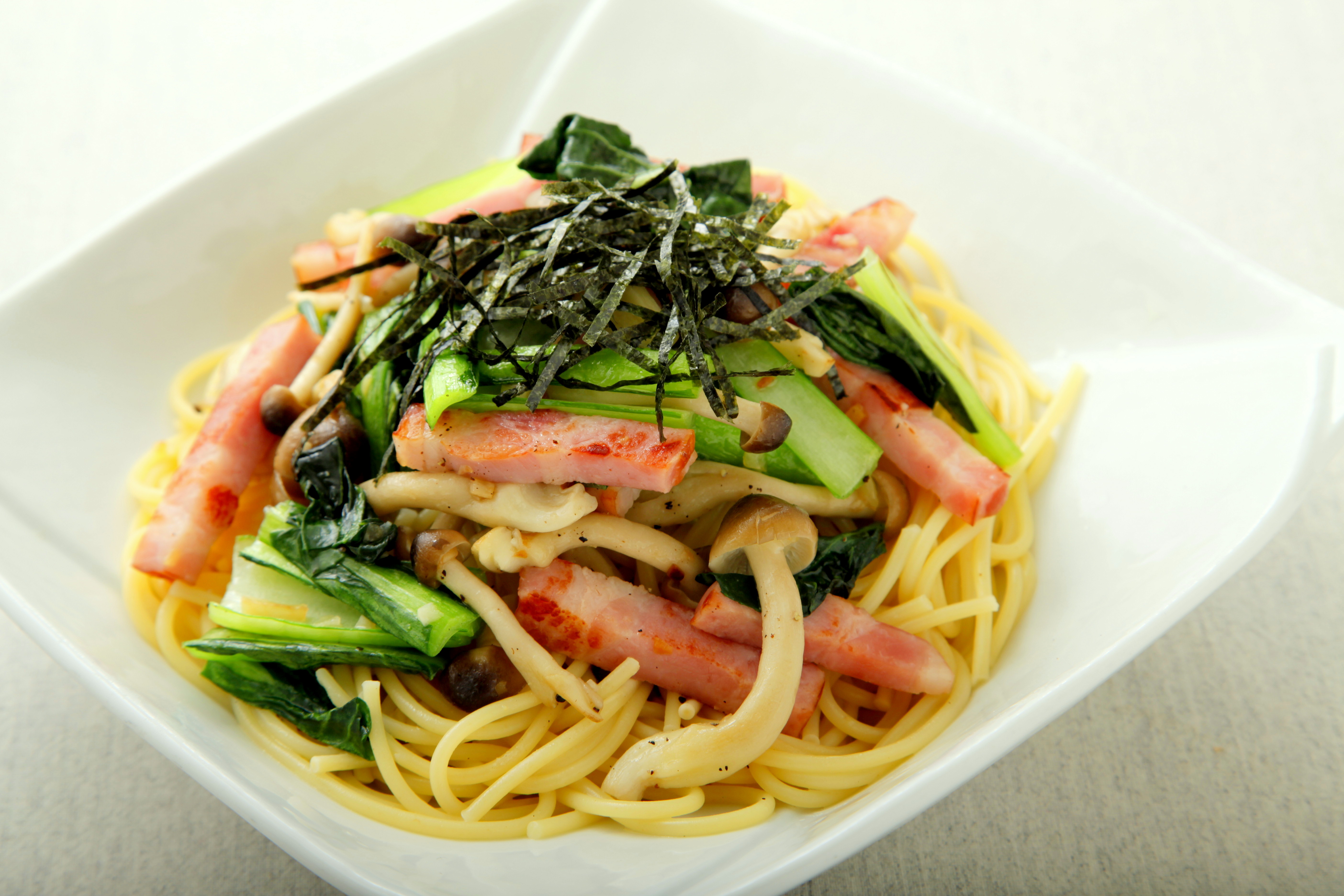 小松菜とベーコンのあごだしパスタ