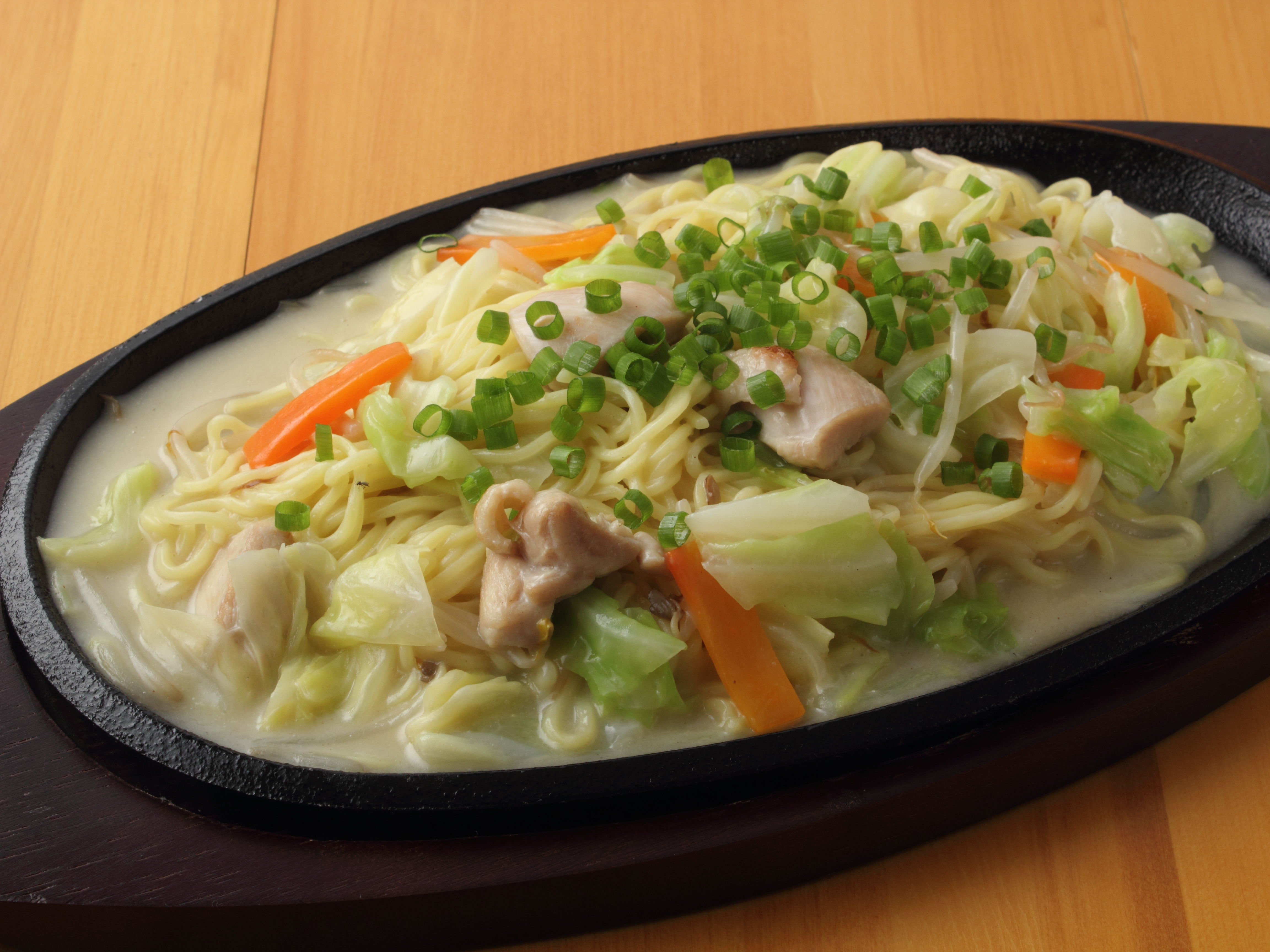 鶏白湯の濃厚焼きラーメン