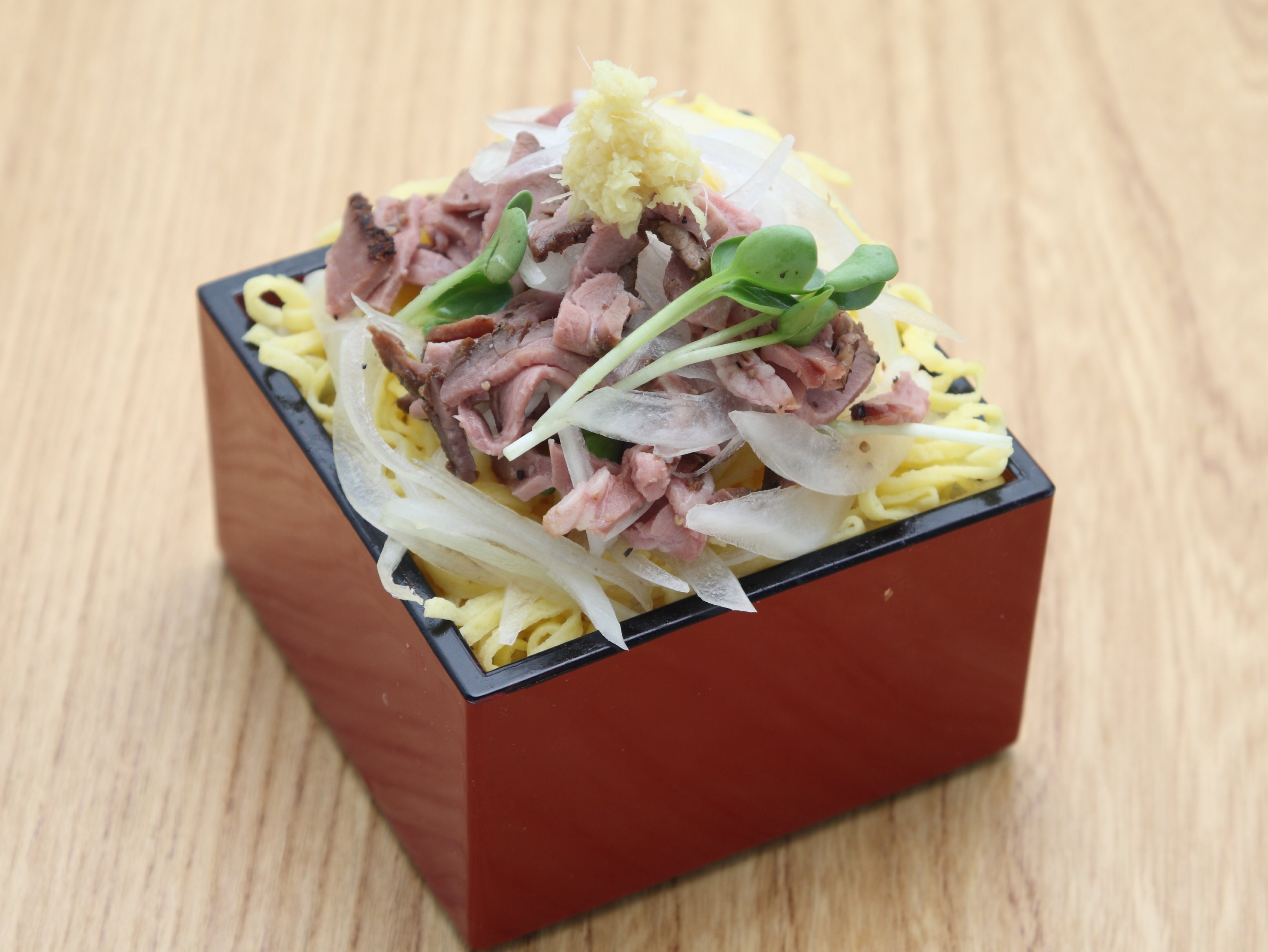 ローストビーフの枡寿司